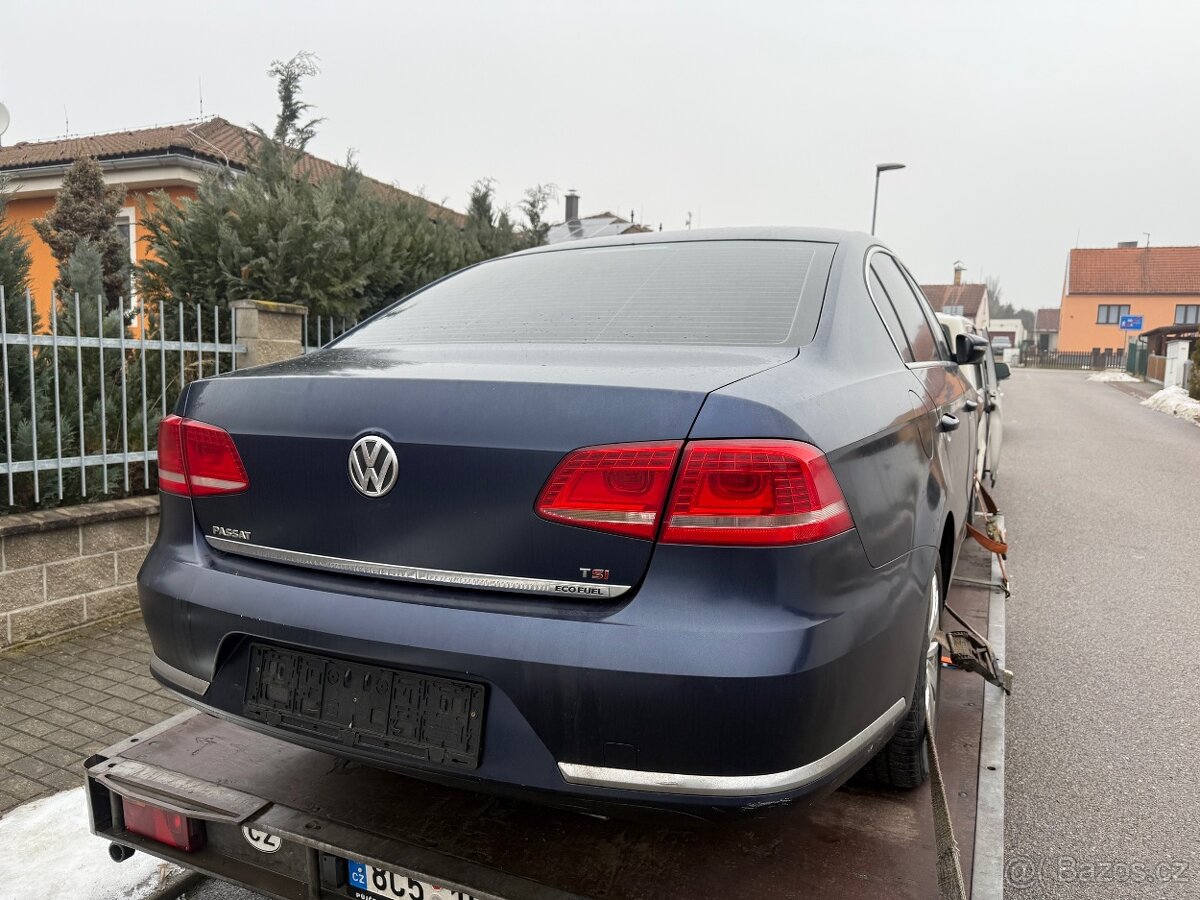 VW Passat B7 tmavě modrá - 2