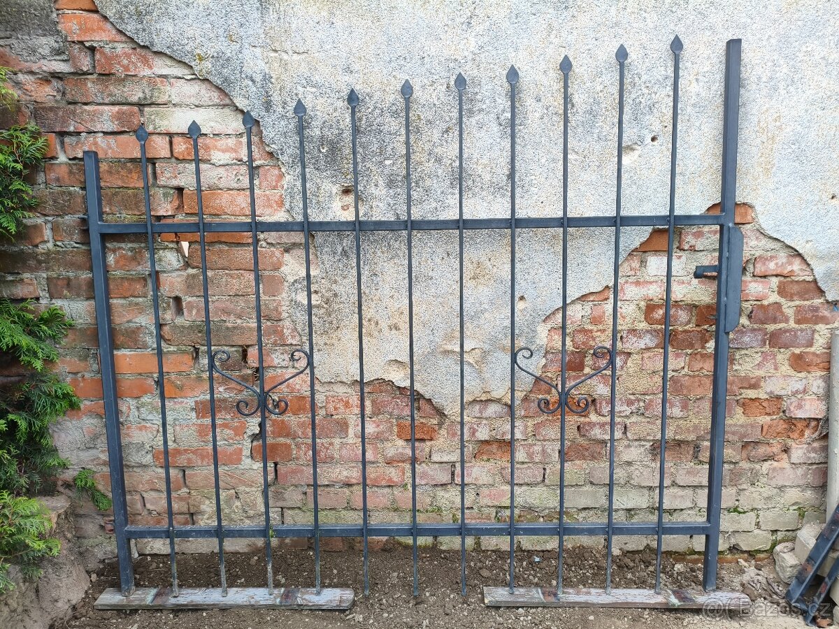 Brána kovová dvoukřídlá - 2