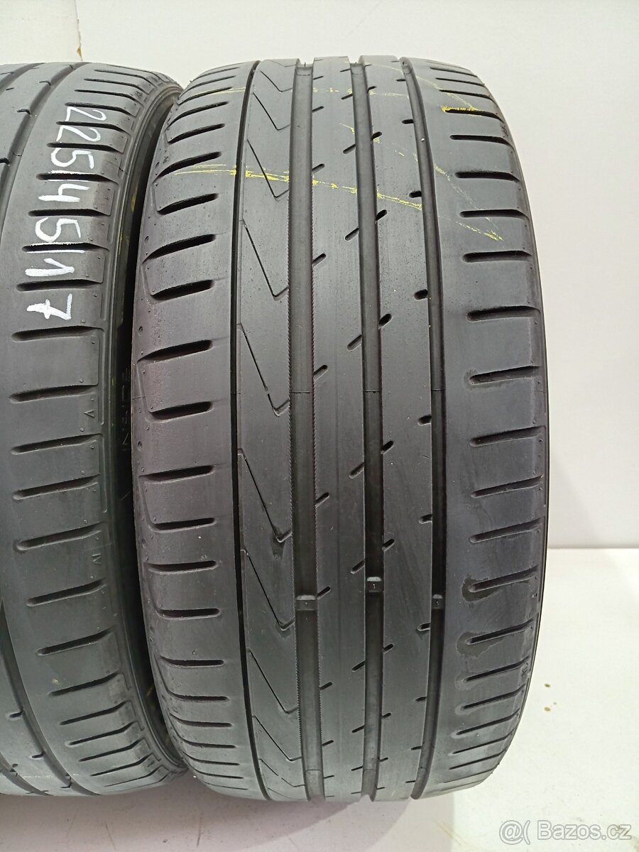 Letní pneu 225/45/17 Hankook - 2