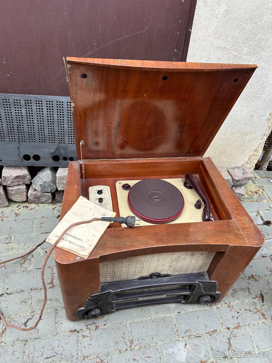 Staré rádio Tesla - 2