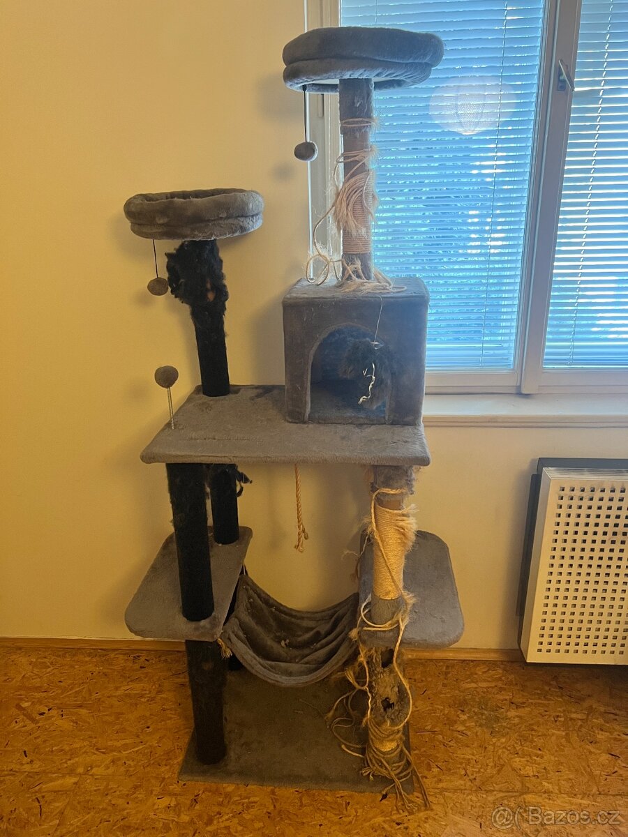 Cat Tower / Kočičí strom - 2