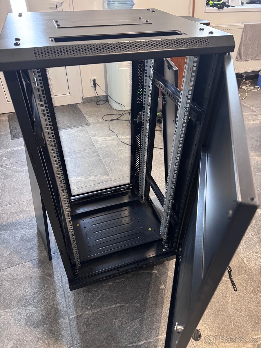 RACK datový rozvaděč - 2