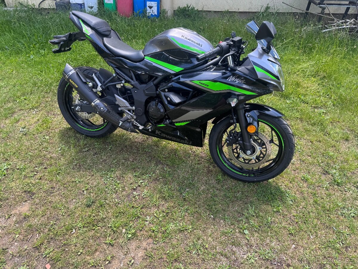 Kawasaki Ninja 125 - 2