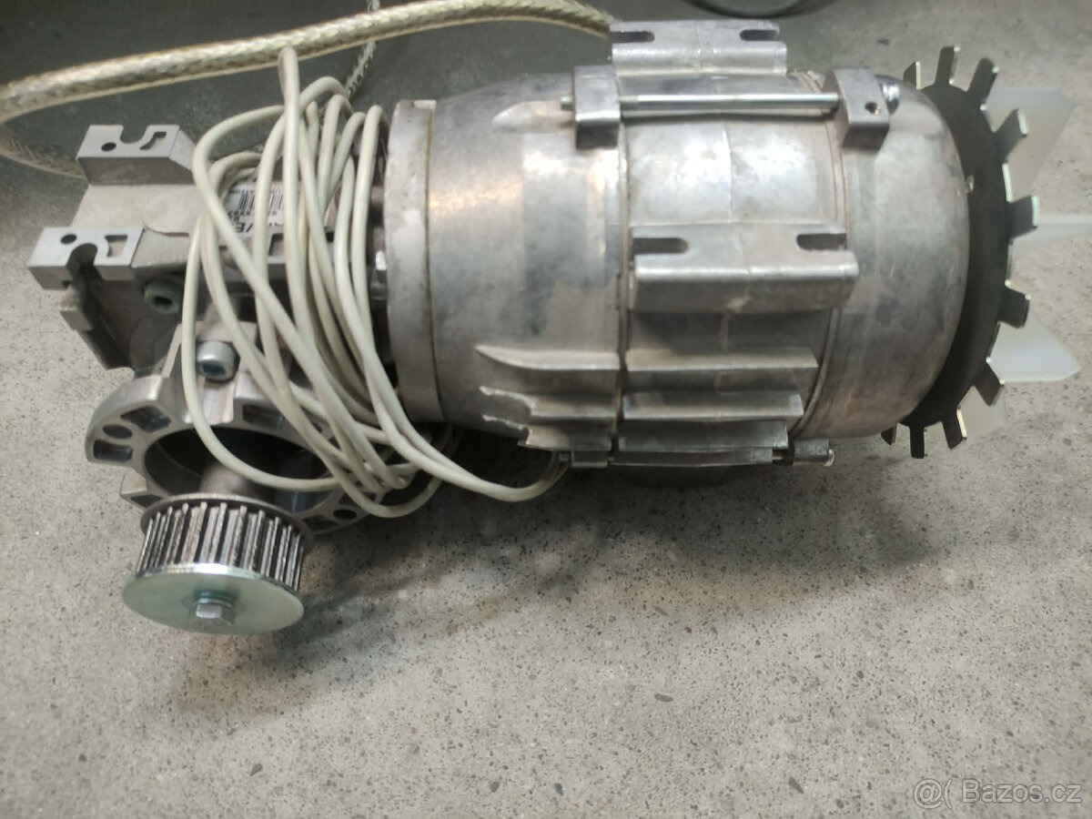 Elektromotor s převodovkou - 2