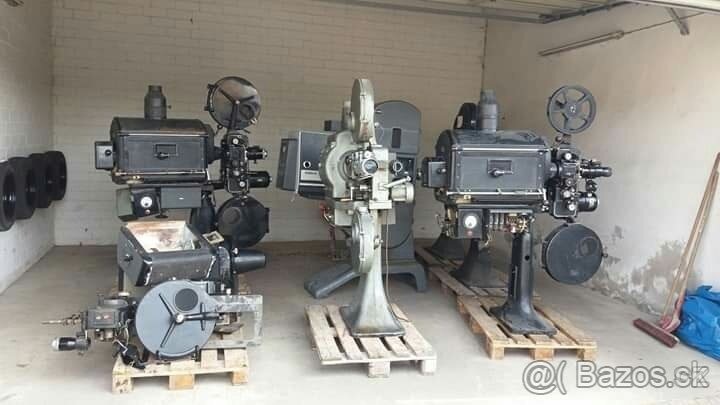 SBĚRATEL KOUPÍ STARÉ PROMÍTACÍ STROJE A FILMY NA KOTOUČÍCH - 2