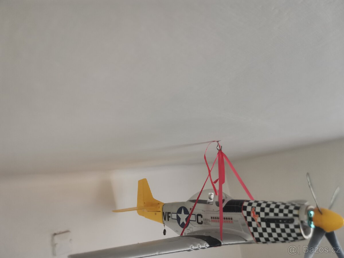Prodám RC model letadla mustang plně vybaven - 2