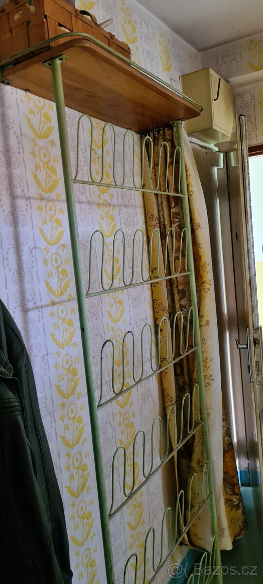 Retro botník / kovová stěna na obuv s poličkou - 2