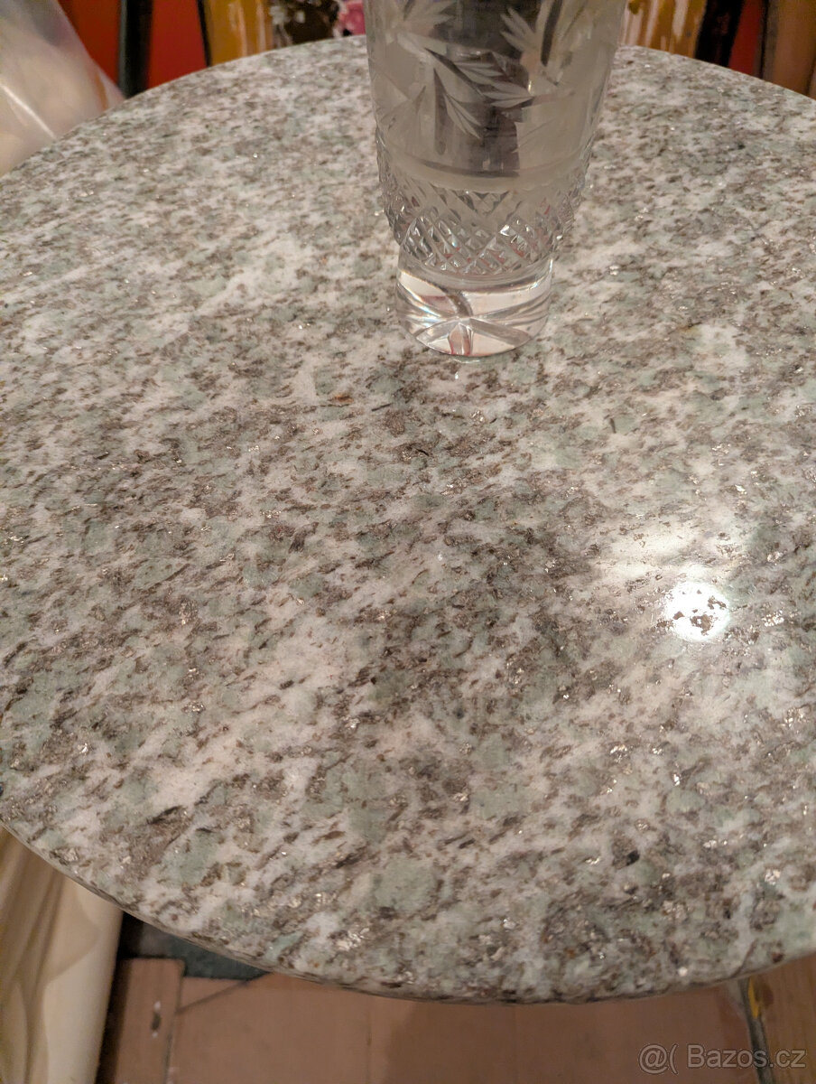 Мramorový stůl - 2