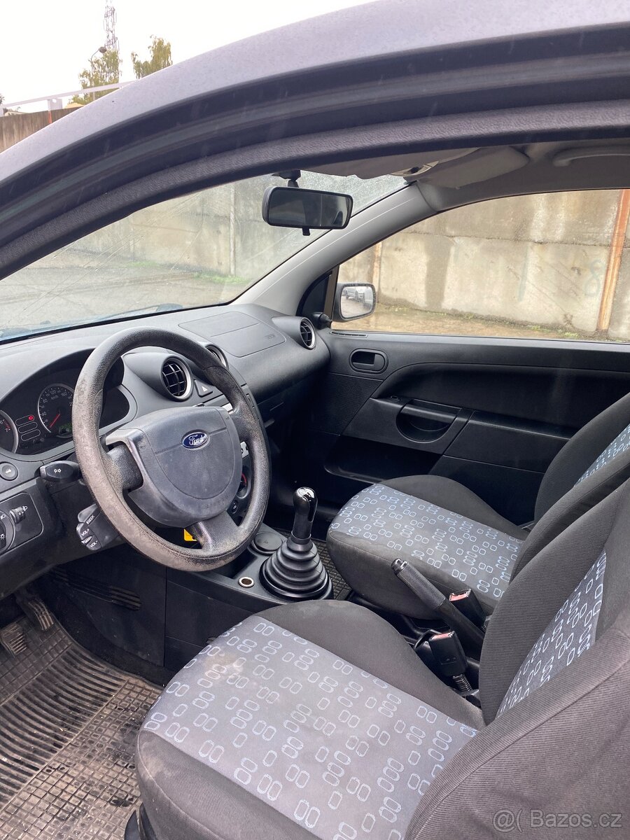 FORD FIESTA 1.3i - 2