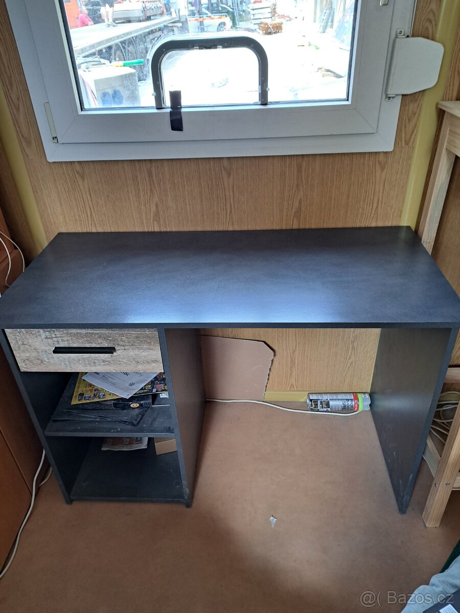 Kancelářský stůl - 2