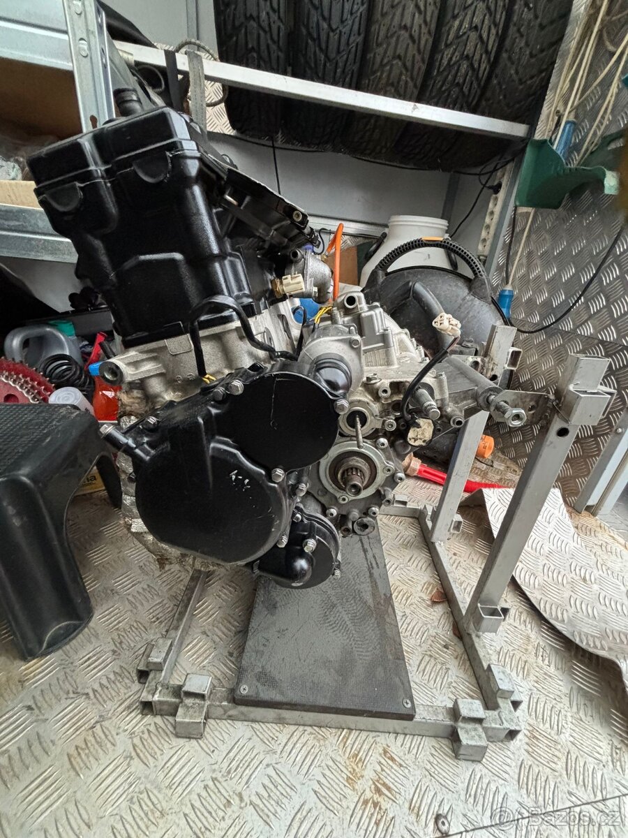 Motor suzuki GSXR 600 - 2