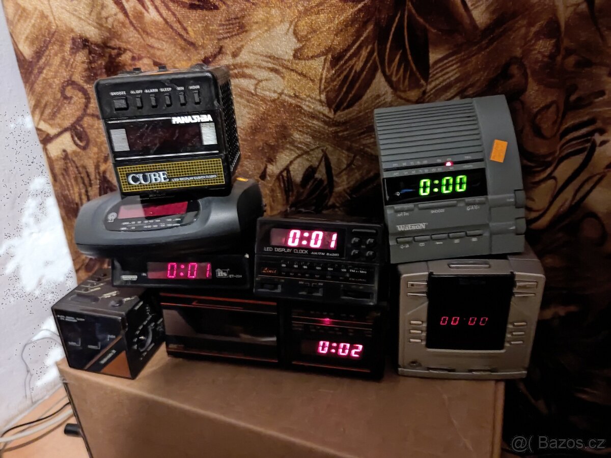 8 kusů Radiobudíků - 2