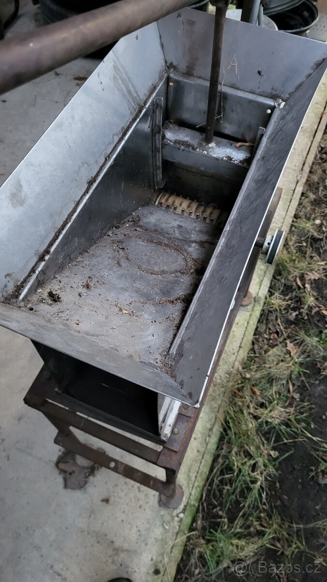 Šroťák na ovoce - 2