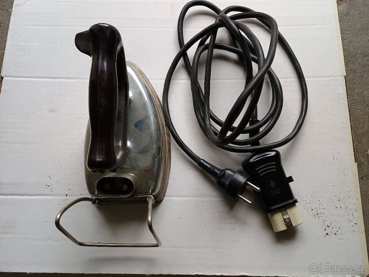 Stará elektrická žehlička - 2