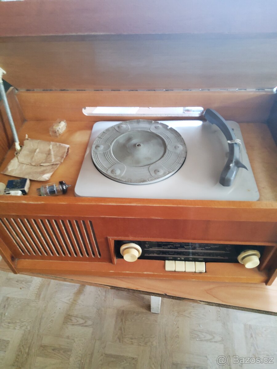 Staré gramoradio - 2