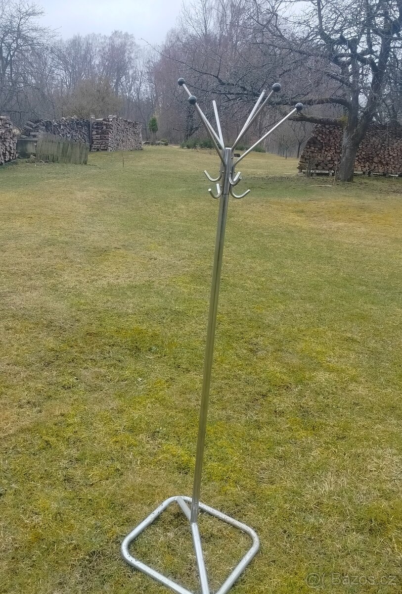 Kovový věšák retro - 2