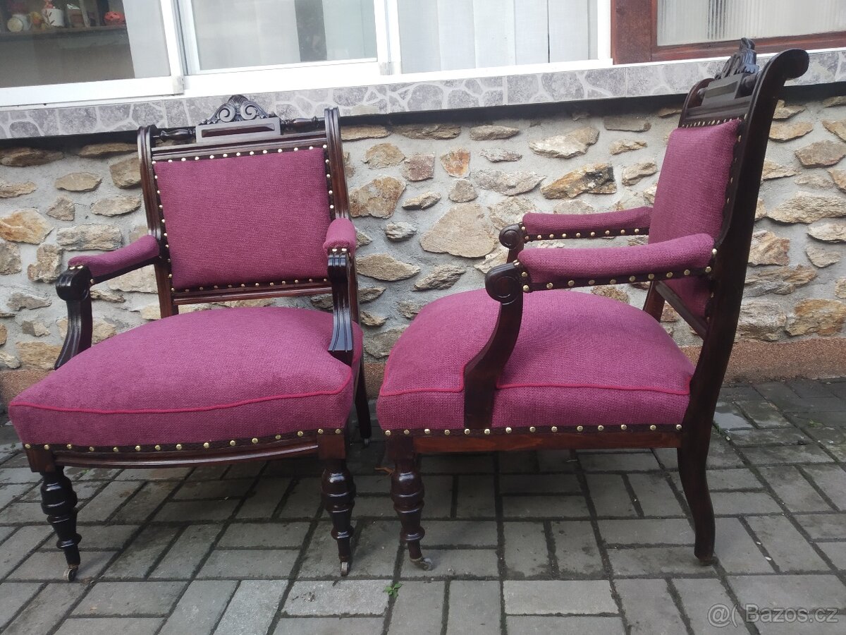Křesla Biedermeier po renovaci. - 2