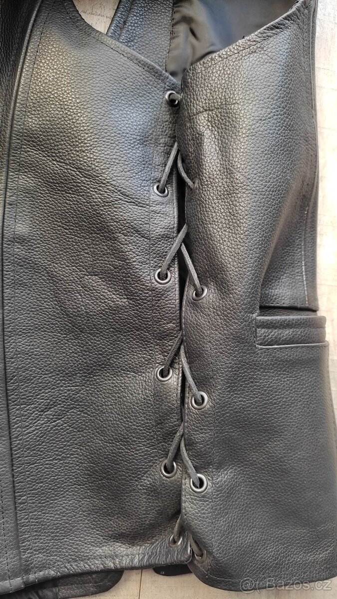 Kožená vesta na motorku, zapínání na karabiny. Nová - 2
