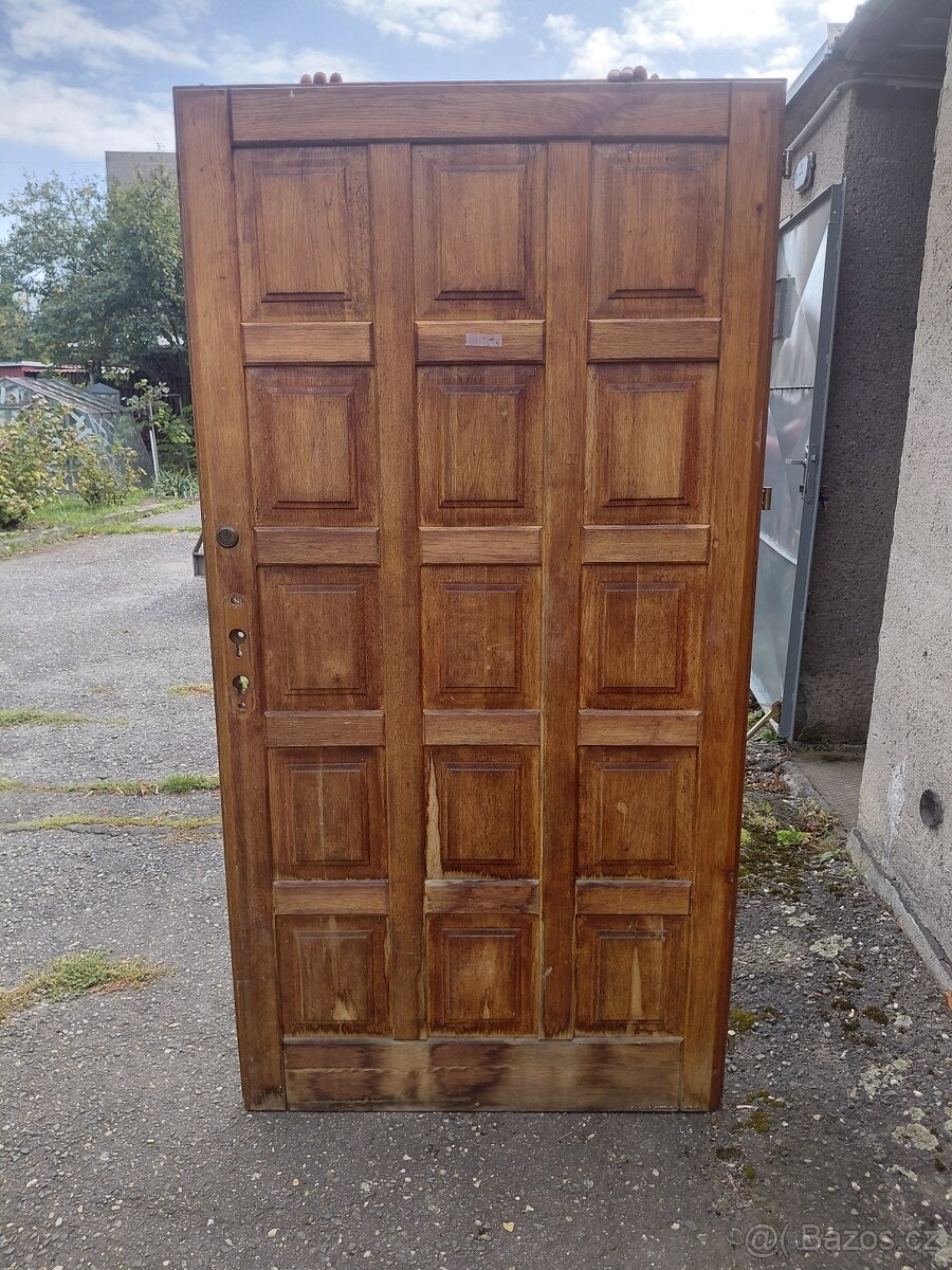 Dveře z masivu. - 2