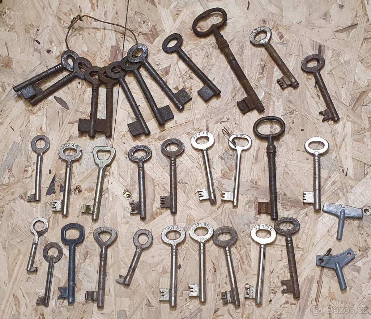 Staré klíče a zámky - 2