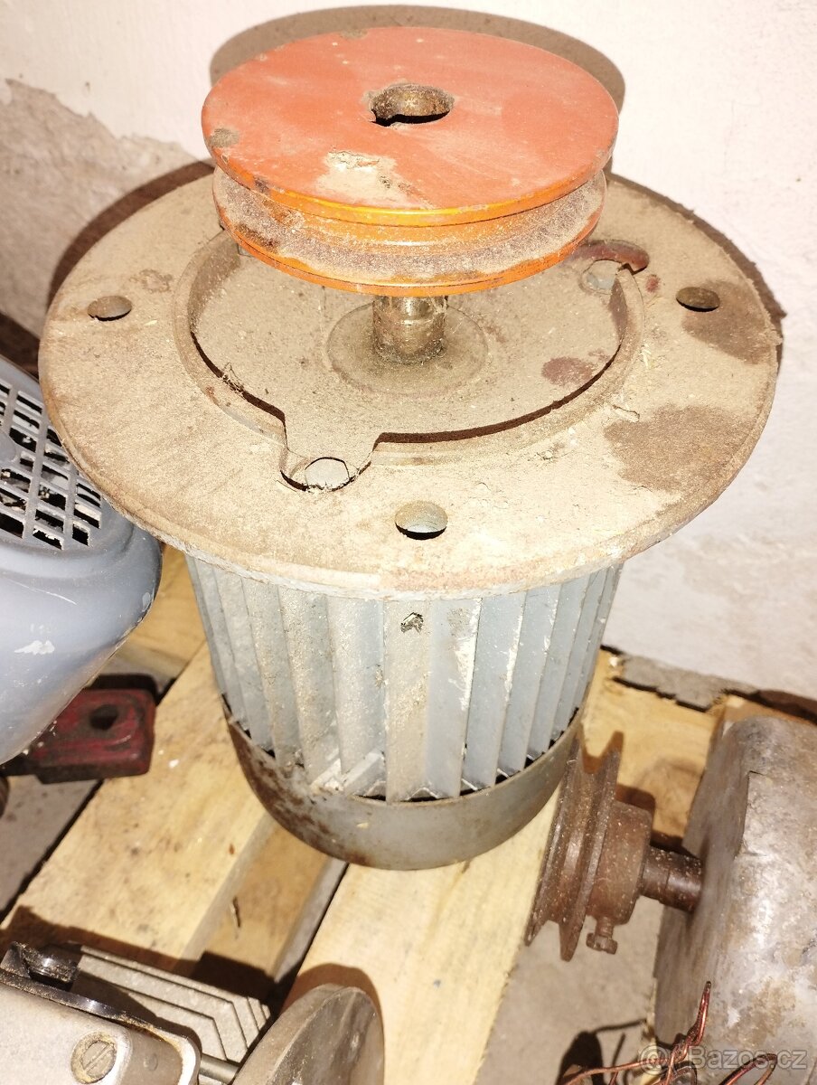 Elektromotor 550W 910 ot. - 2