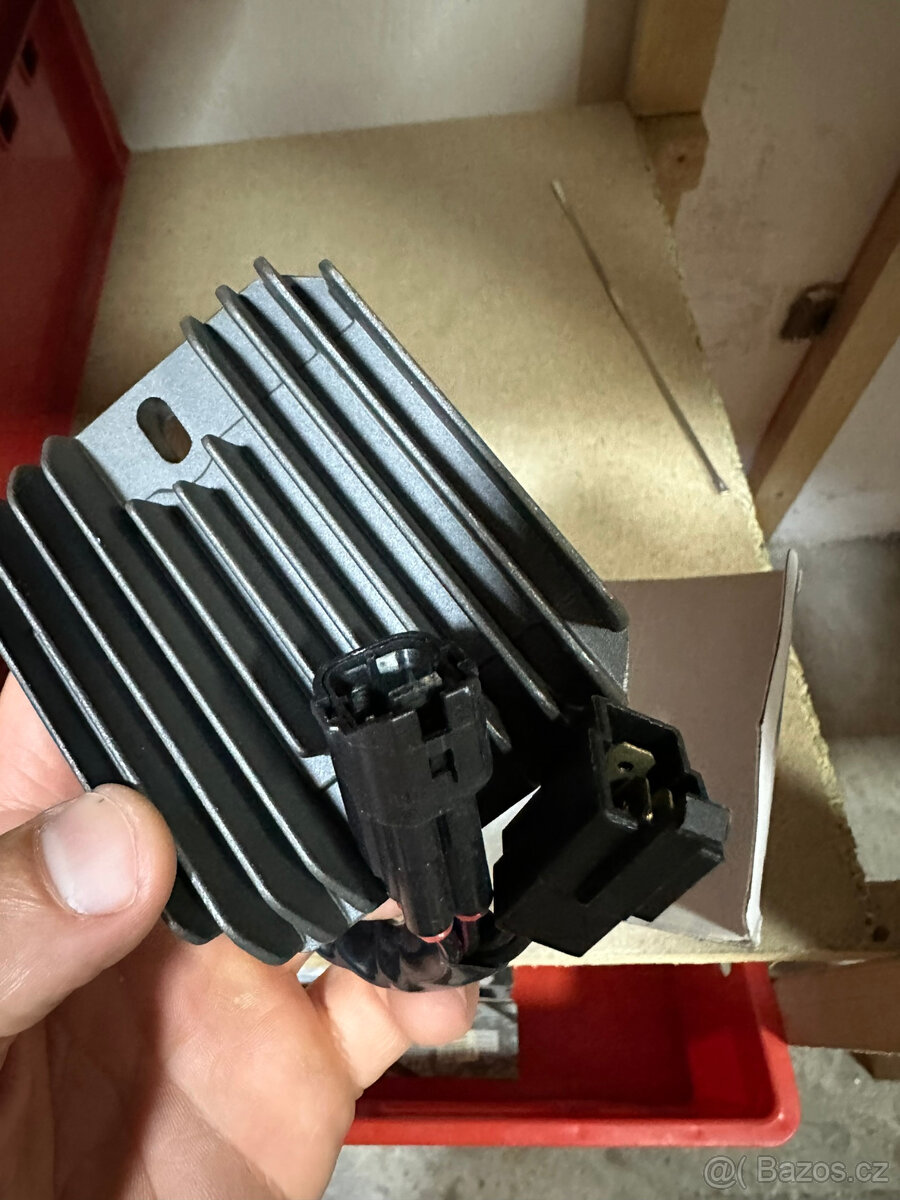 Regulátor dobíjení Suzuki DL 650 SV 650 SV 1000 - 2