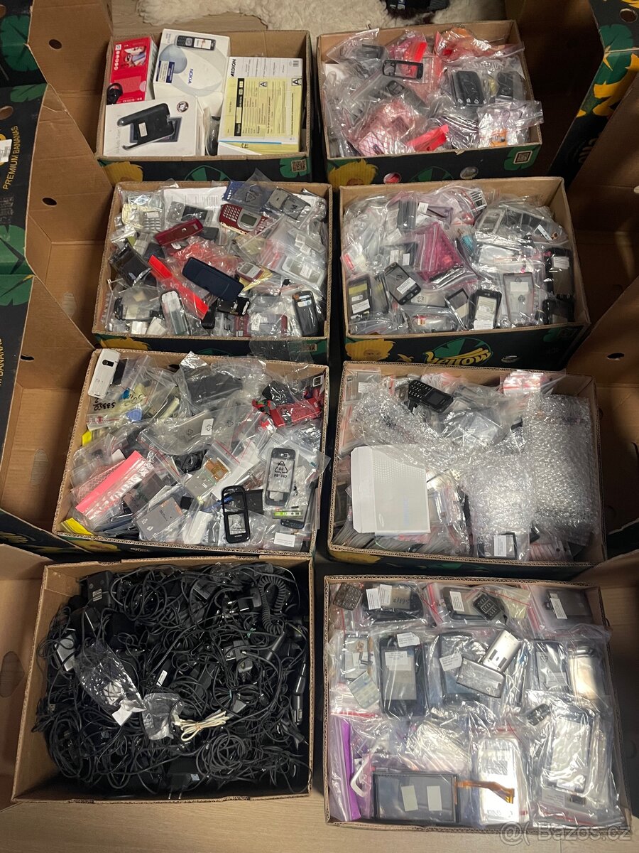 Krabice mobilnich telefonu dilu - 2