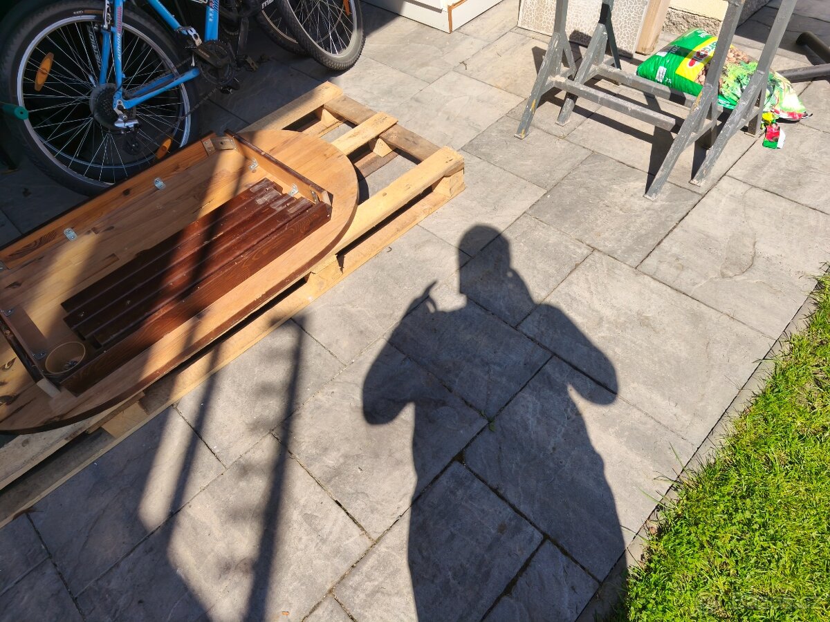 Jídelní stůl dřevěný ovál - 2