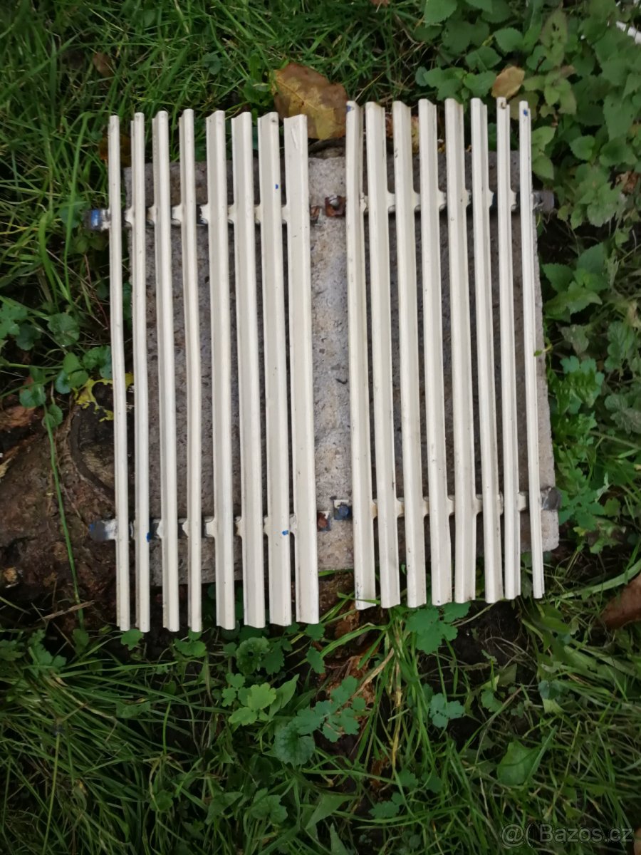 Mřížky zadního blatníku Škoda 100 - 2