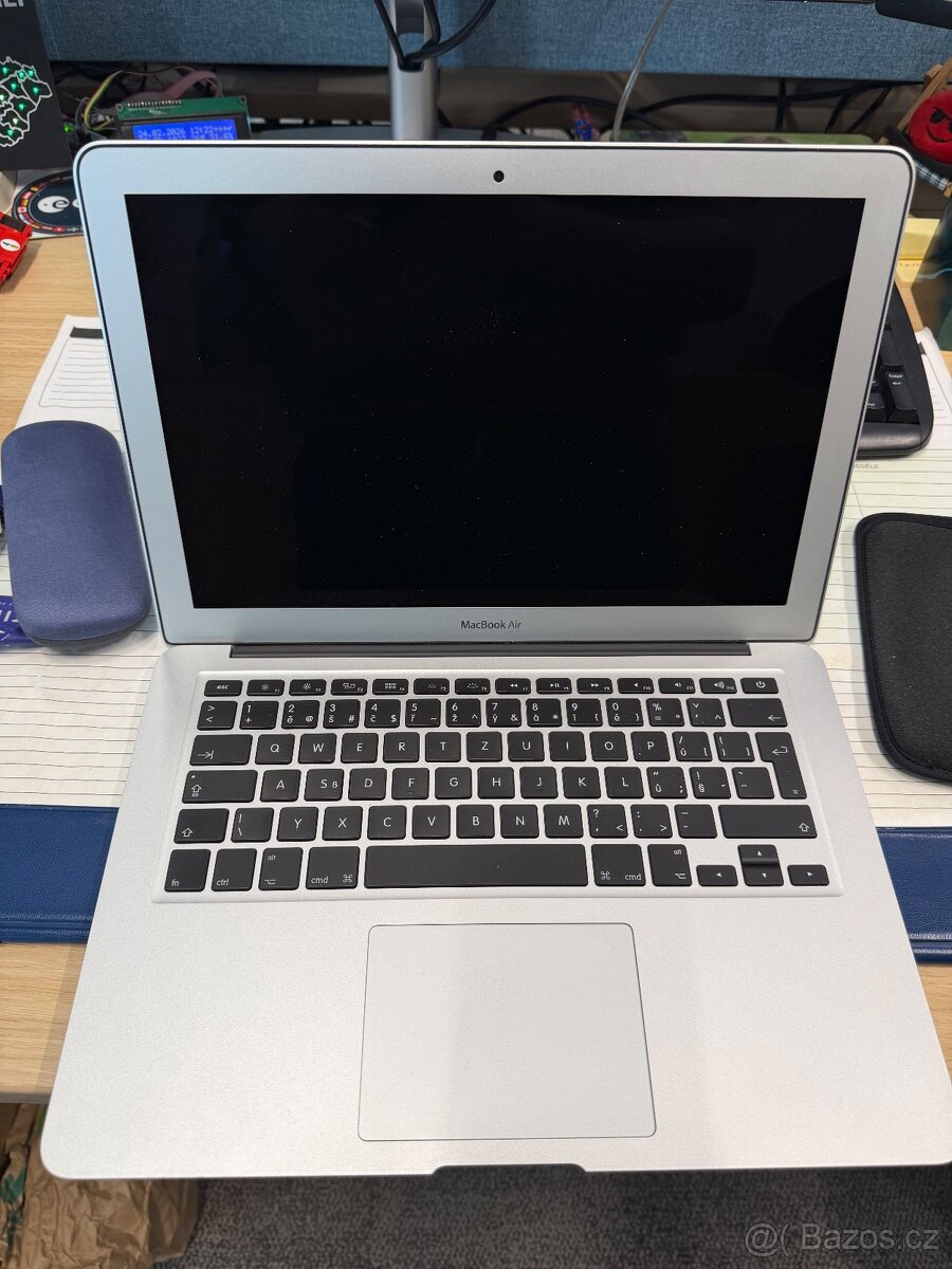 Apple MacBook Air 13" 2011 (A1466) na náhradní díly - 2