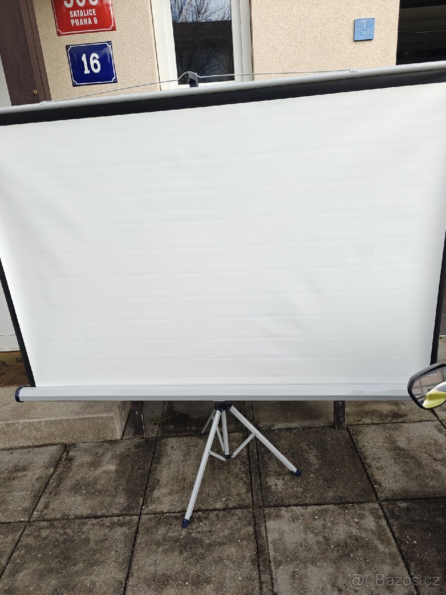 PLÁTNO NA PROJEKTOR SE STOJANEM - 2