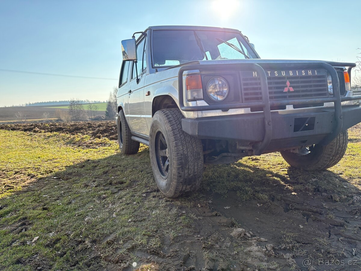 Mitsubishi Pajero - 2