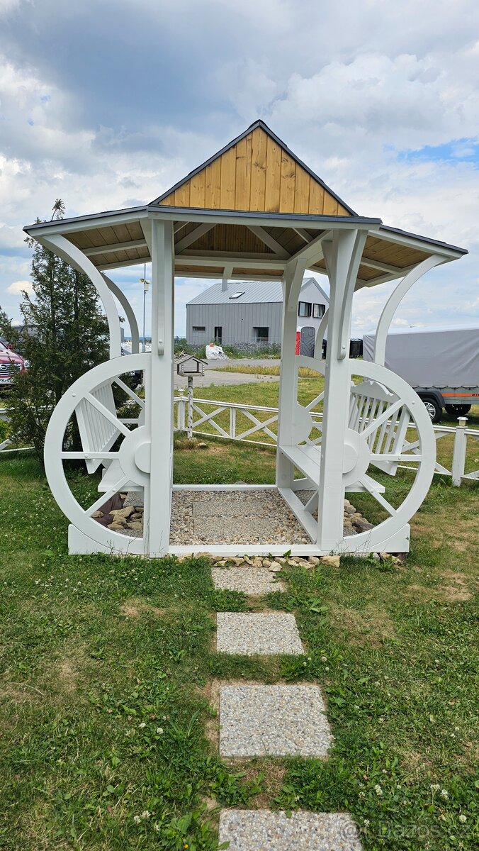 Pergola z posezenim - 2