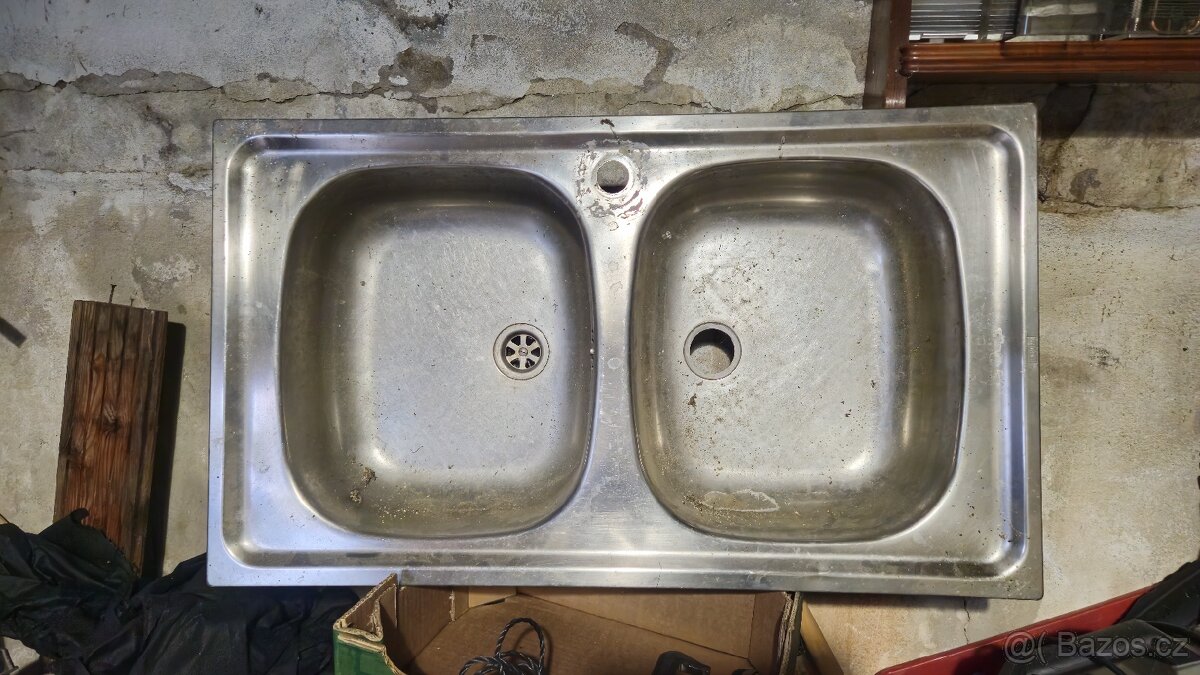 P: dvojitý dřez - nerez - 2
