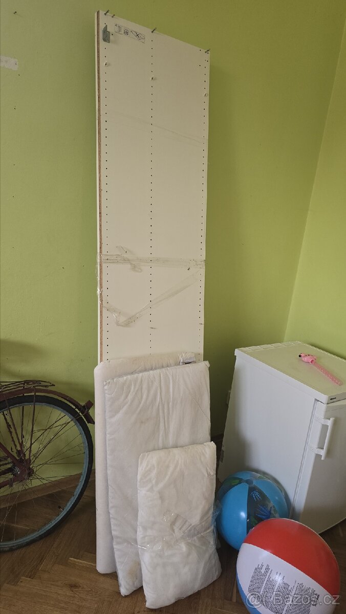 Daruji 2 skříně IKEA a malý gauč - 2