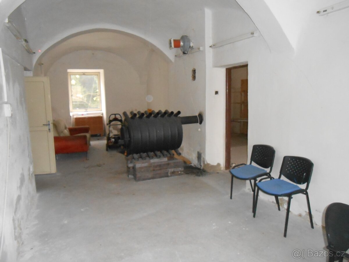 K prodeji komerční objekt/objekt k bydlení v obci Úlibice. - 2