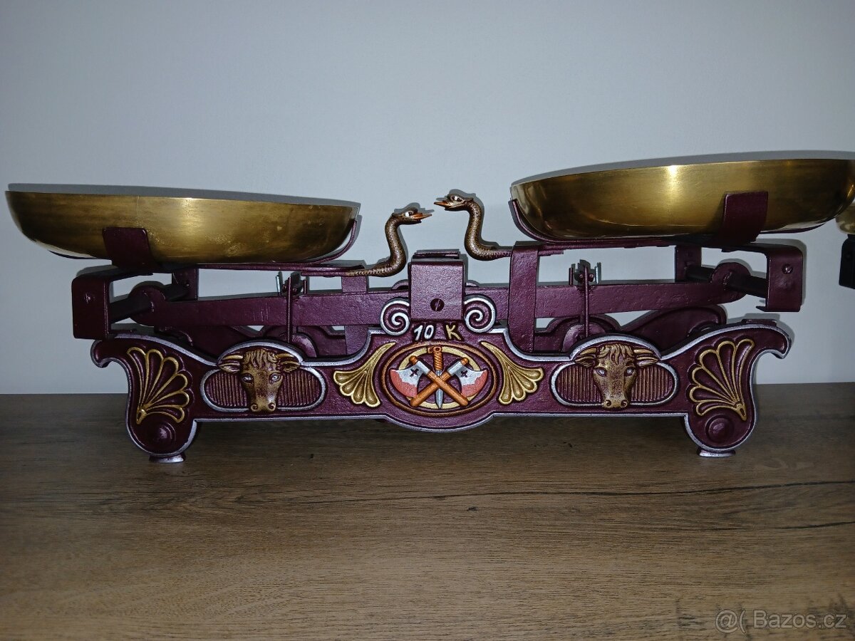 Staré řeznické váhy.Top. - 2