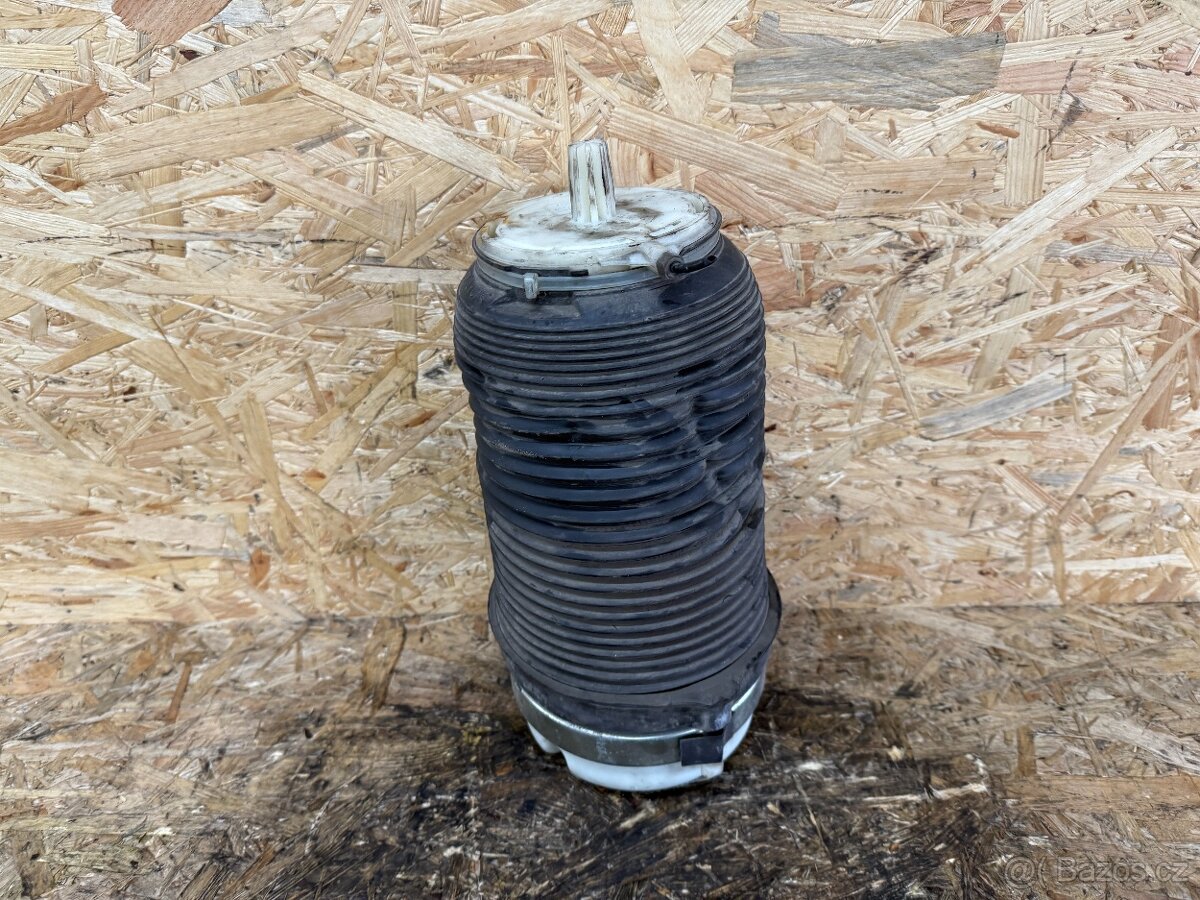 ZADNÍ MĚCH AUDI A6 4F - 2