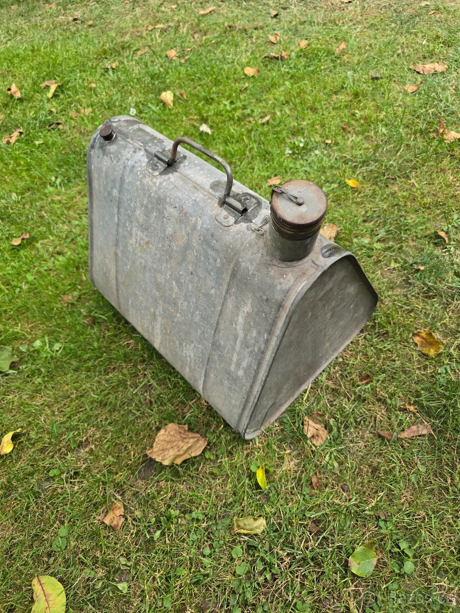 Kanystr 20L trojúhelnikový KSVD Praha Východ - 2