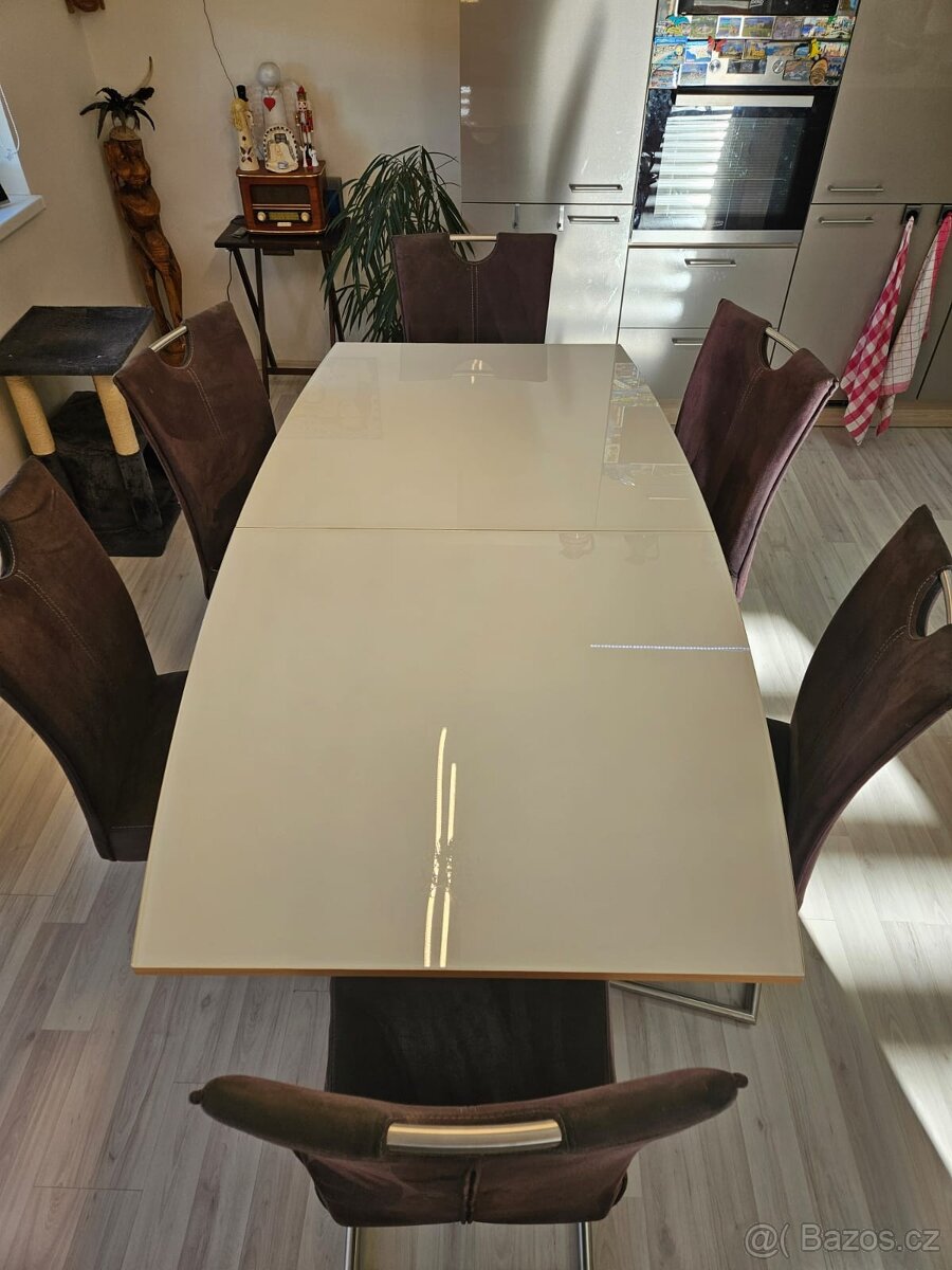 Set rozkládací stůl a 8 ks židlí - 2
