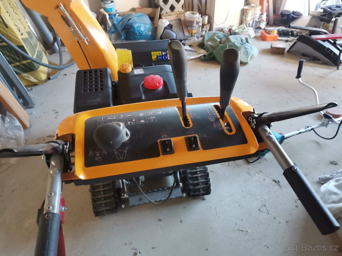 Sněžná pásová fréza - 2