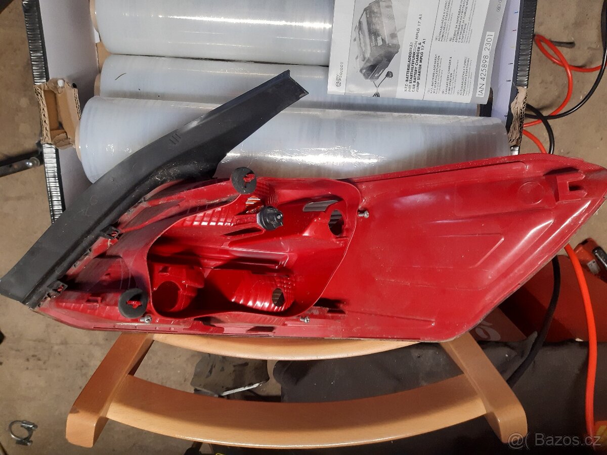 peugeot 301 levá zadní lampa+těhlice - 2