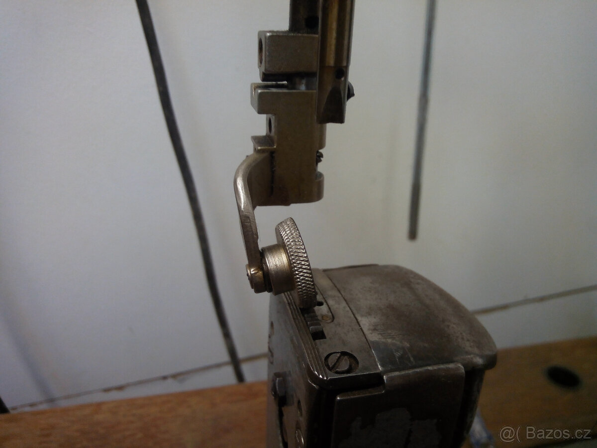 prodám sedlářský šicí stroj - 2
