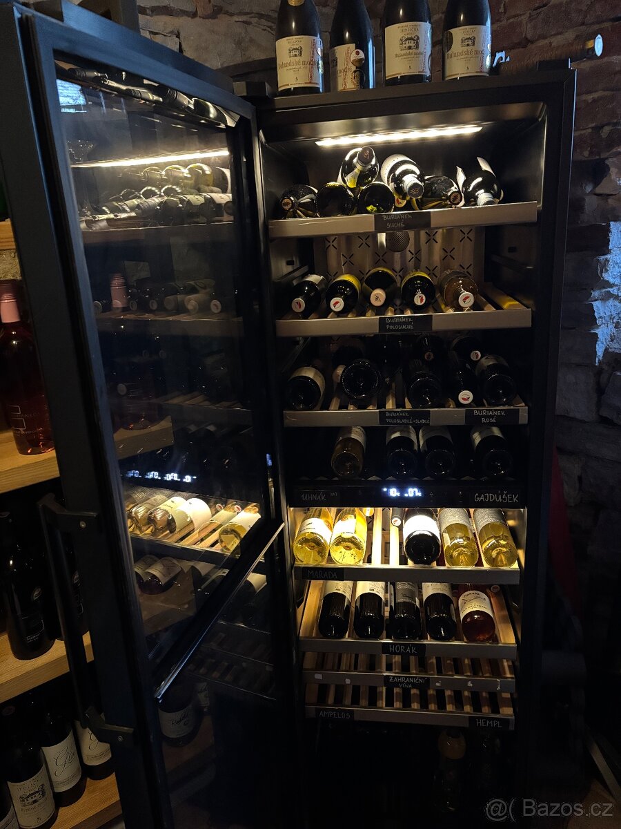 Vinoteka MIDEA na 193 lahví - 2