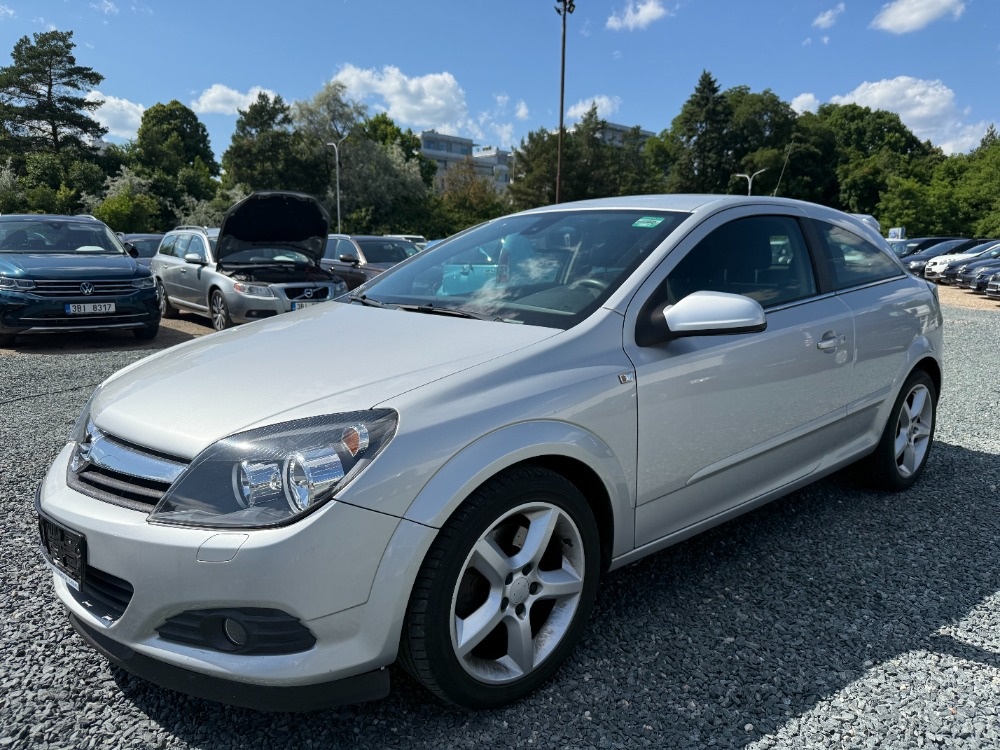 Opel Astra GTC 2.0 Turbo Cosmo - 2