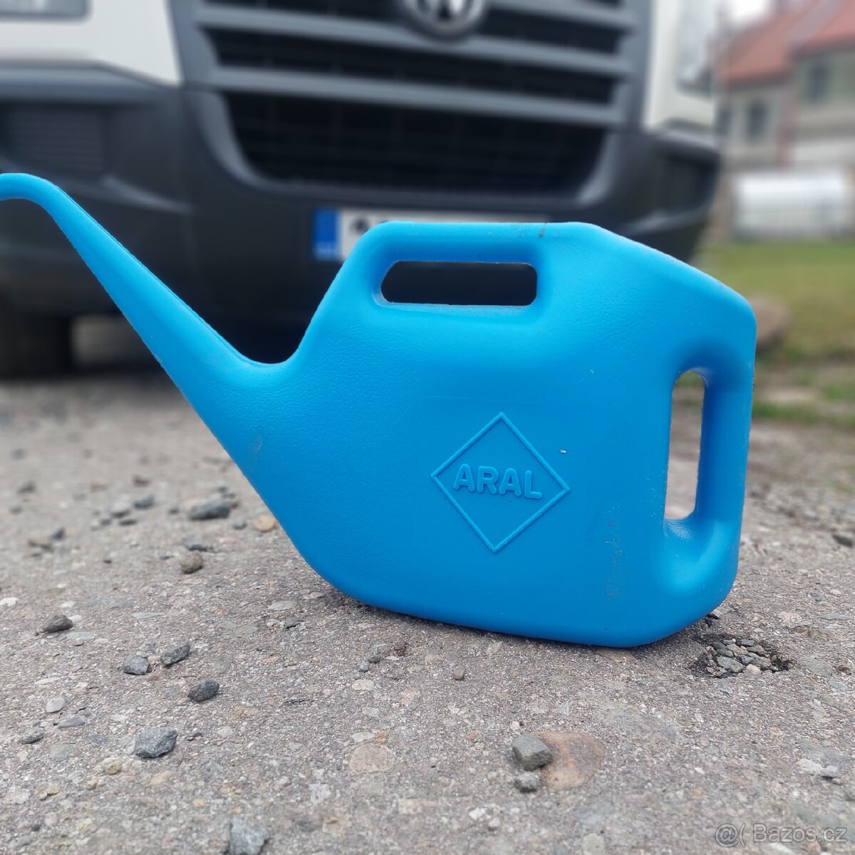 Plastová konev s dlouhou výlevkou - 2