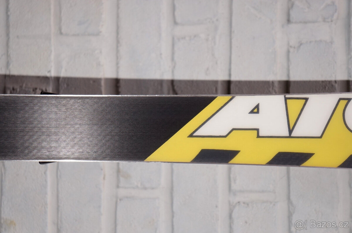 Skoro nové carvingové lyže 150 cm slalomky Atomic, bezvadná. - 2