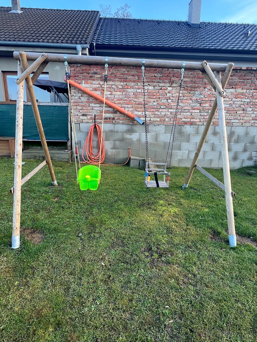 Dřevěná zahradní houpačka - 2
