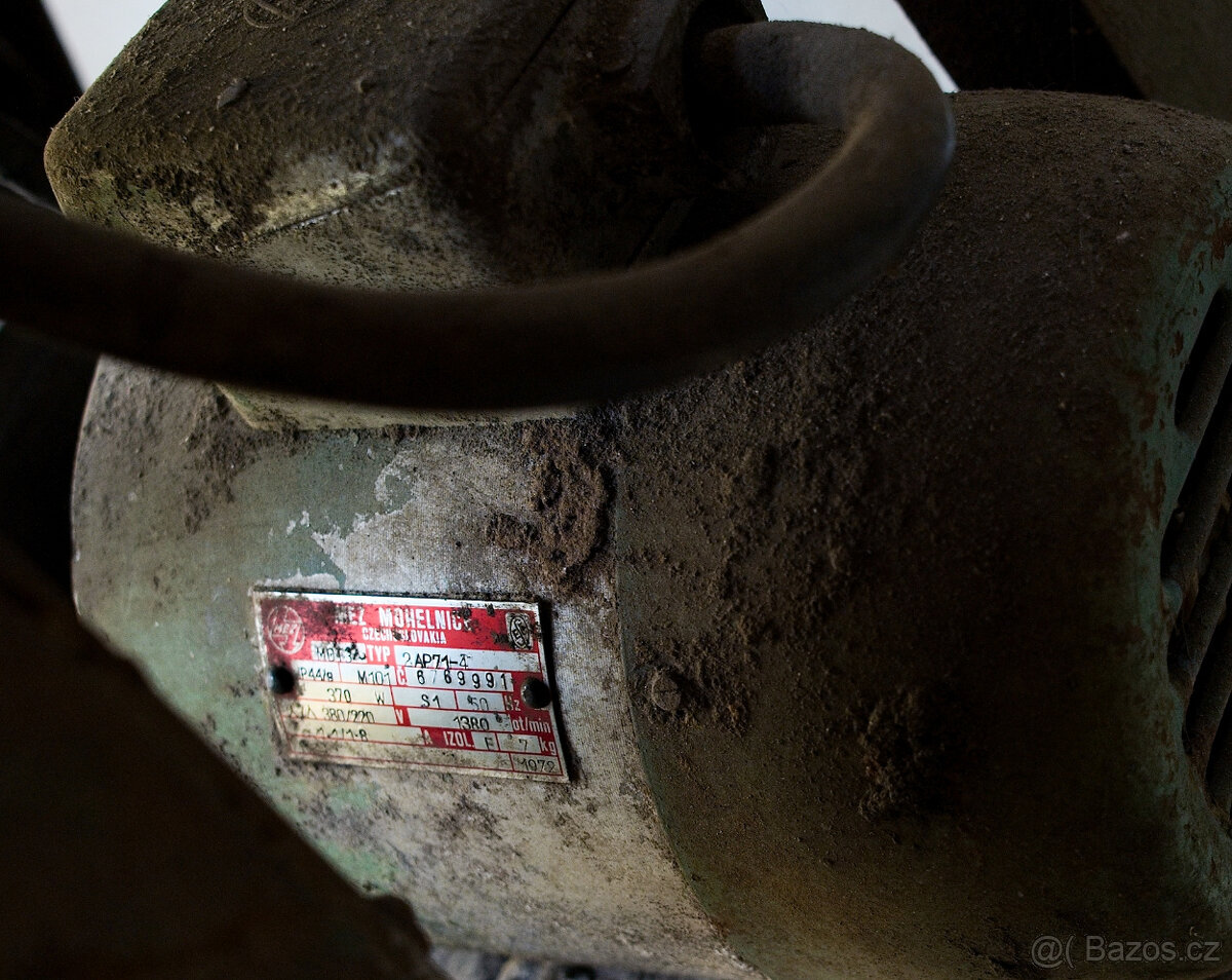 Dílenská bruska. - 2