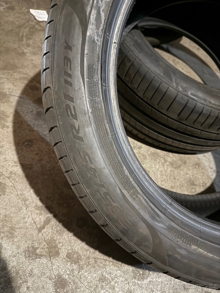 Pirelli 285/45R21 runflat - 2
